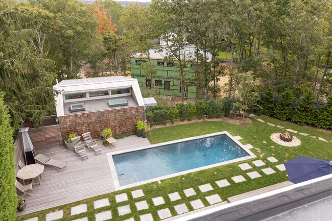 Building Photo - 71 Island View Dr W