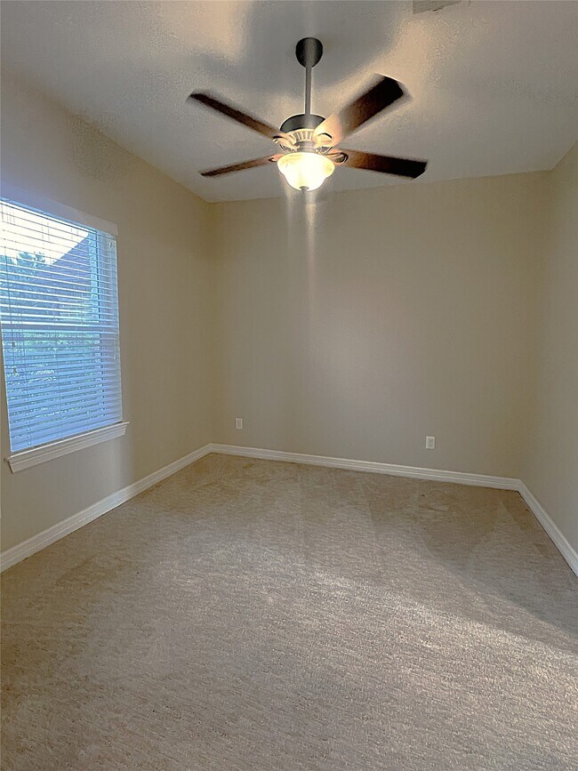 Building Photo - 9723 Highland Pointe Dr