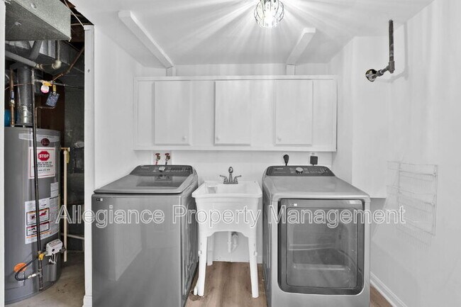 Building Photo - 2215 Lida Ct