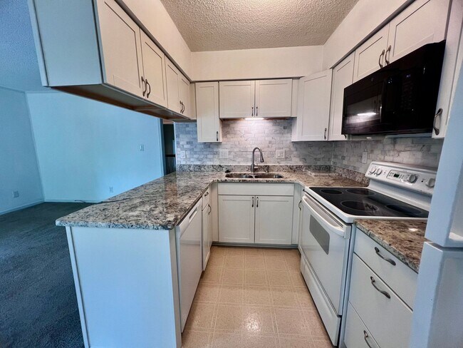 Building Photo - 4080 Thomas Jefferson Dr