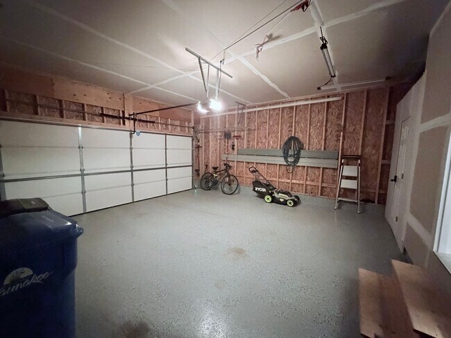 Building Photo - 3 Bed / 2.5 Bath Brand New House in Waunakee, WI!