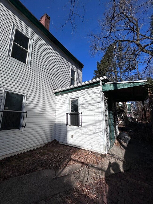 Building Photo - 3BR Single-Family Home + Office | Garage | Fresh Updates| Perrysville Avenue