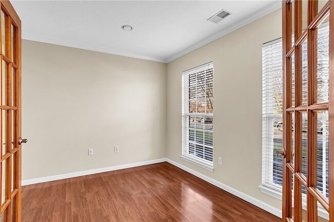 Building Photo - 704 Park Plaza E