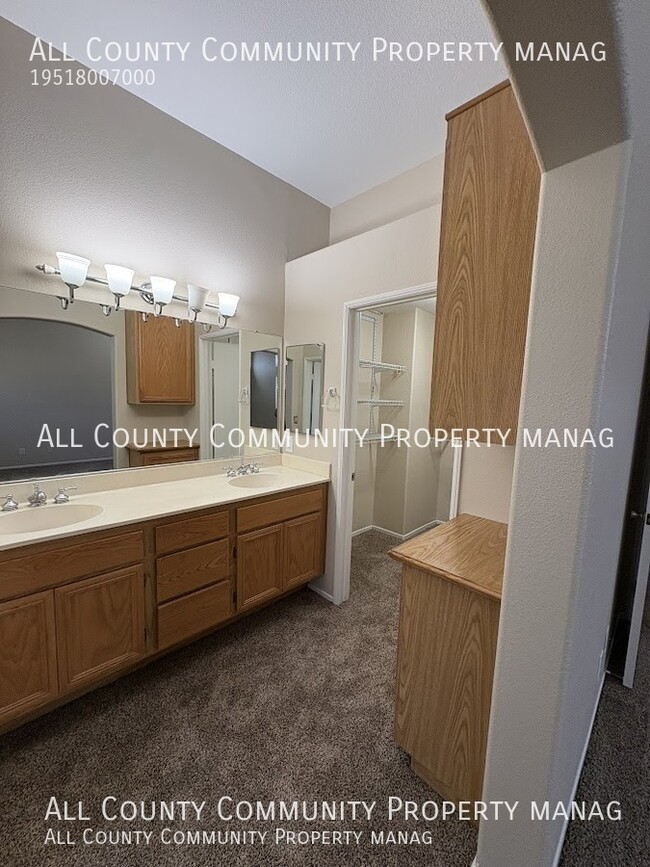 Building Photo - 39862 De Vendome Ct