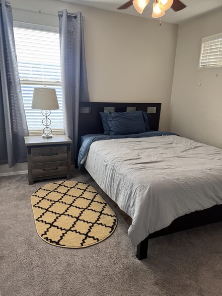 Building Photo - 11872 W Alvarado Rd