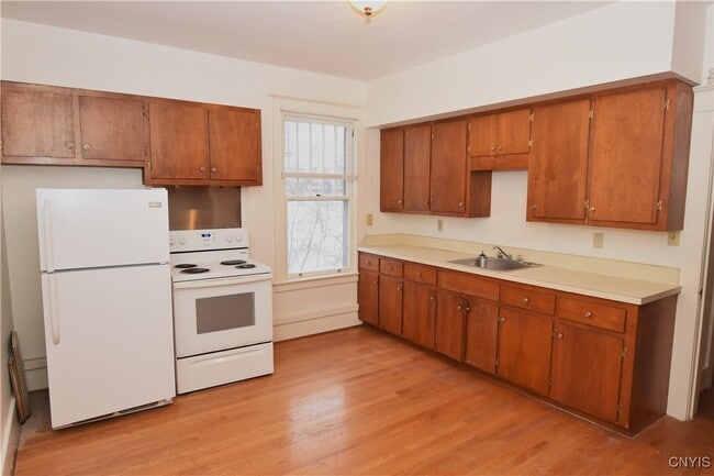 Building Photo - 2318 Genesee St