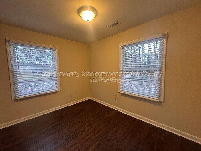 Building Photo - 1505 Axum Rd