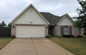 Building Photo - 3 Bed 2 Bath Broken Arrow