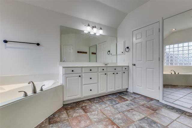 Building Photo - 8 Bear Run Cir