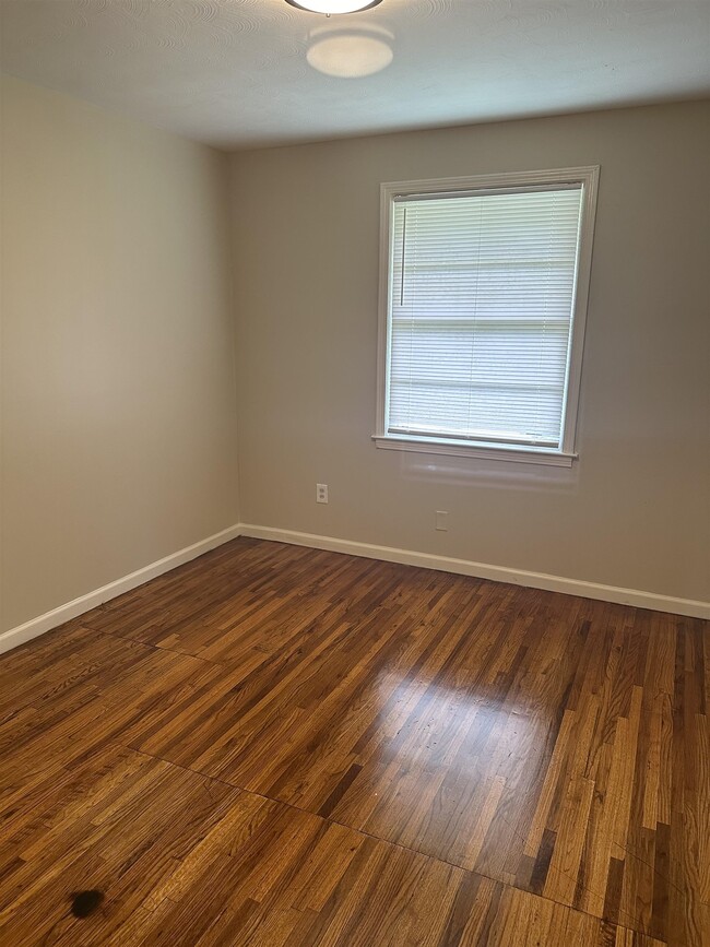 Building Photo - 3559 Millard Rd