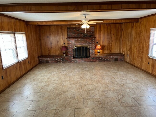 Building Photo - Country living at a great Price.