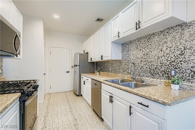 Building Photo - 3217 Symphony Dr