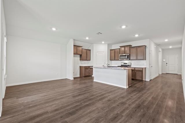 Building Photo - 704 Range Dr