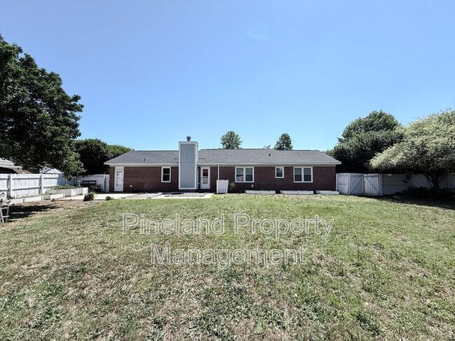 Building Photo - 1690 Clairborne Dr