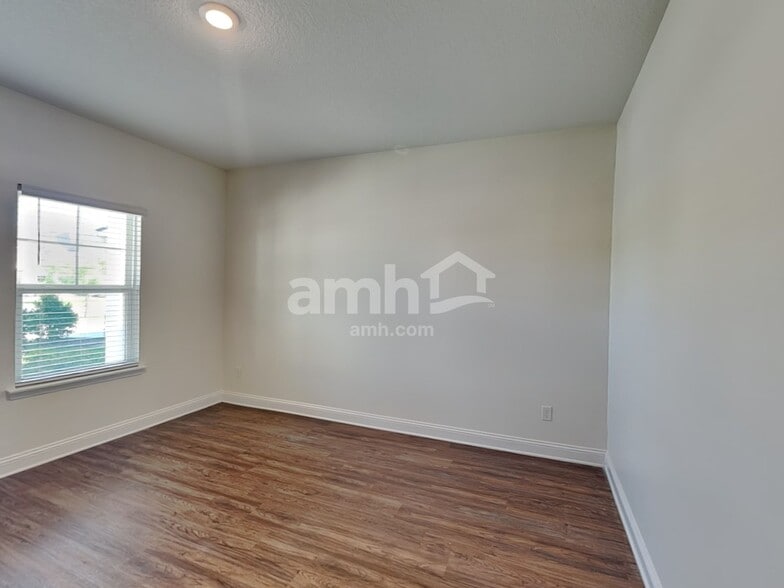 Building Photo - 3150 Creek Village Ln