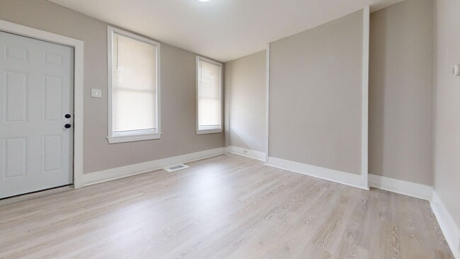 Building Photo - Updated 2-Bedroom Home with Bonus Room