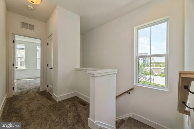 Building Photo - 2107 Donatello Dr
