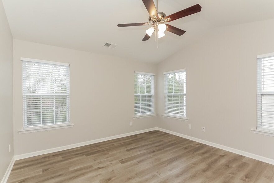 Building Photo - 9948 Evergreen Terrace Dr