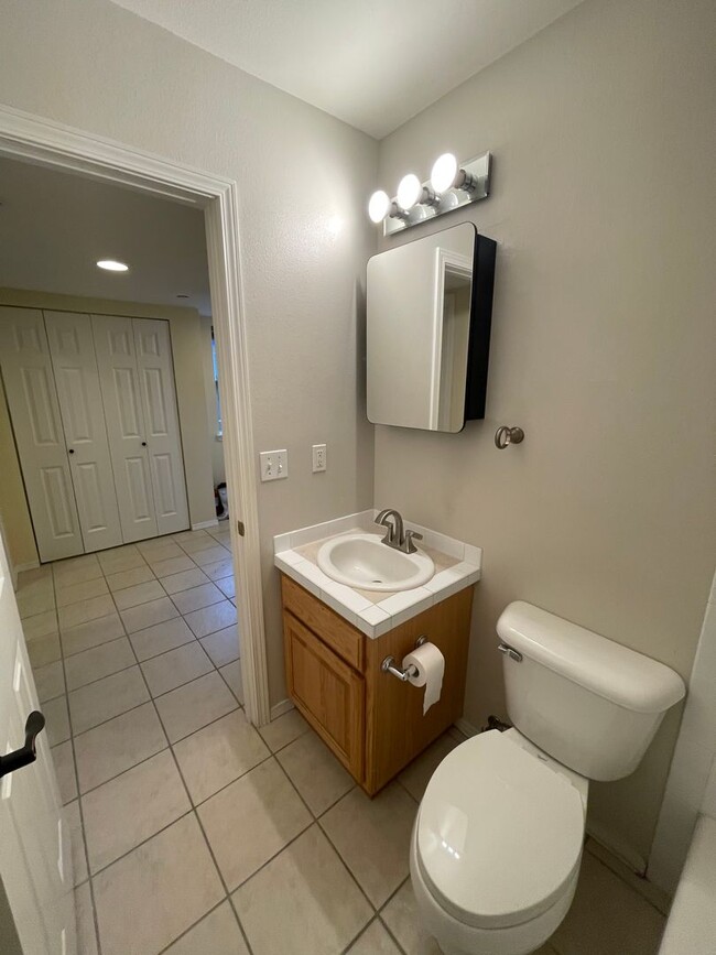 Building Photo - Spacious 2-Bedroom, 2-bathroom Townhome in...