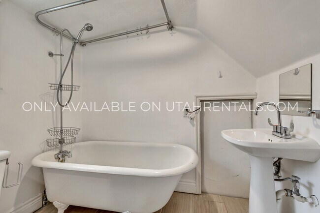 Building Photo - 1040 E 200 S