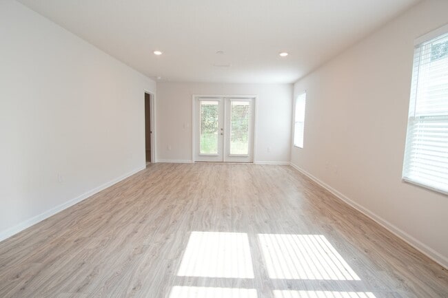 Building Photo - Modern 3BD/2BA in Ashland Manor – Open Lay...