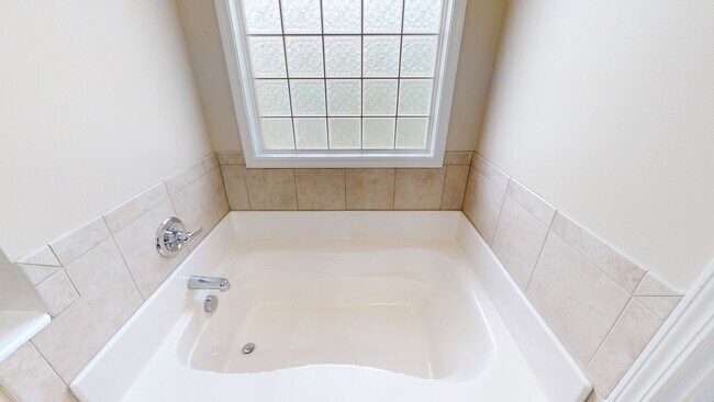 Building Photo - 4 Bedroom Gem Less Than 30 Minutes from Fort Bragg!