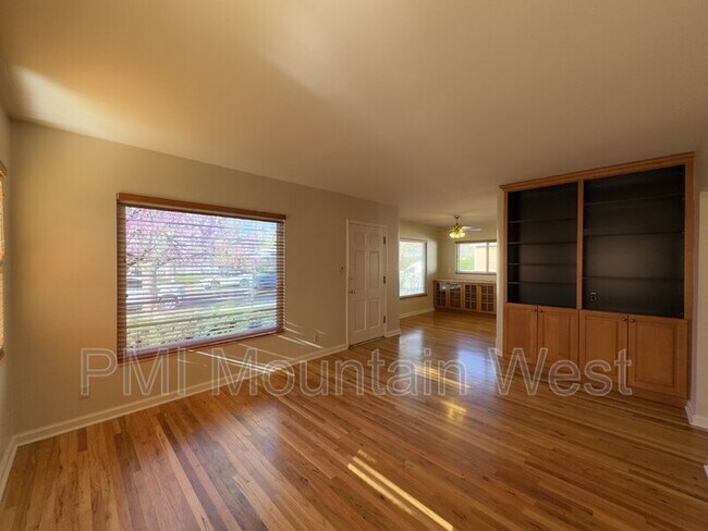 Building Photo - 1878 E Stratford Ave