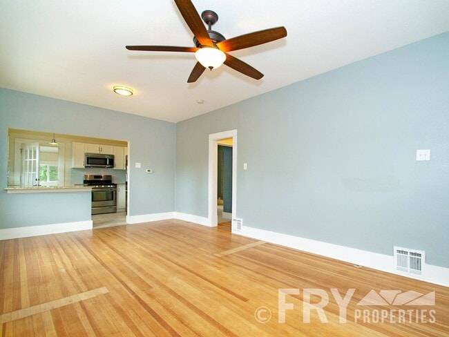 Building Photo - Classic bungalow with modern finishes in burgeoning Regis neighborhood.