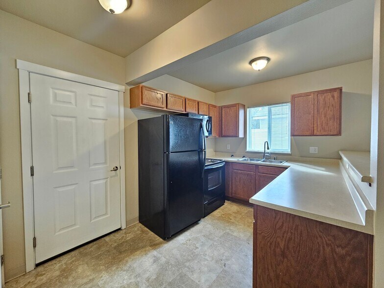 Building Photo - 5205 -5207  E. Upriver Dr.