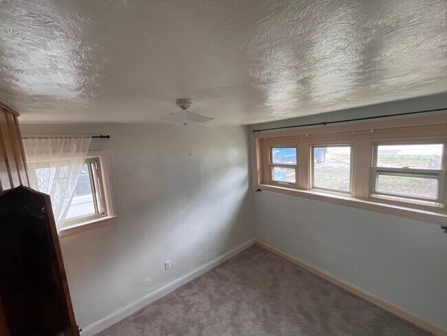 Building Photo - 1824 E San Rafael St