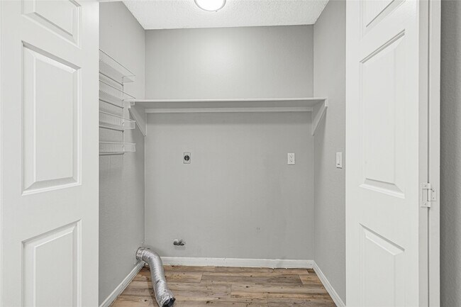 Building Photo - 3906 Greenwood Dr