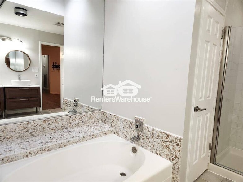 Building Photo - 12800 Briar Forest Dr