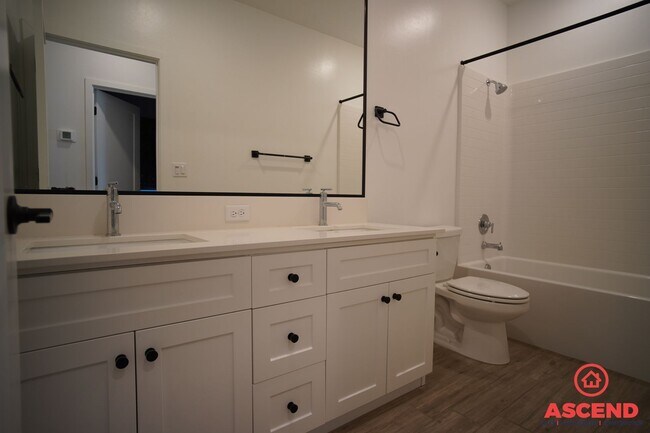 Building Photo - Newly Built Home with Solar in Gossamer Grove!
