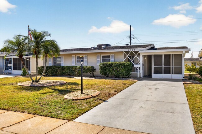 Building Photo - FULLY RENOVATED 2 BEDROOM WITH HUGE BONUS ROOM!