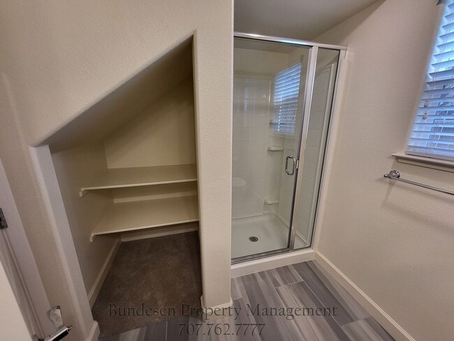 Building Photo - Beautiful 4 Bed / 3 Bath Home in Desirable...