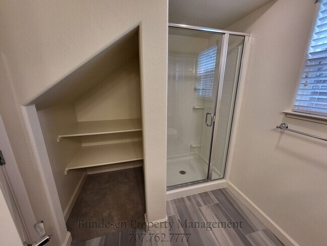 Building Photo - Beautiful 4 Bed / 3 Bath Home in Desirable WillowGlen Community ~7610 Wildrose Way, Rohnert Park