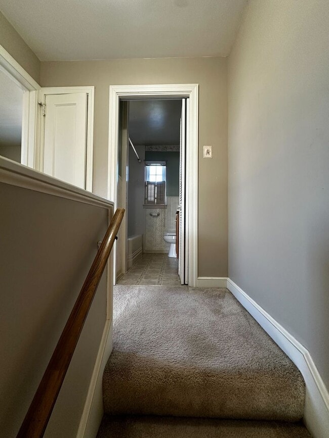 Building Photo - Spacious 2 Bedroom Home with Sunroom and Plenty of Storage!