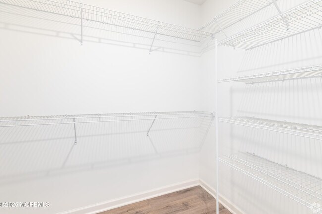 Building Photo - 509 Memorial Dr