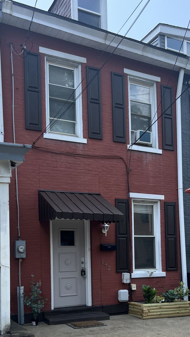 Building Photo - 2 Bed 1 Bath Townhouse for Rent in Lawrenceville!