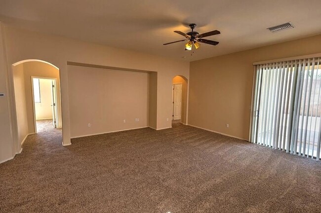 Building Photo - House For Rent