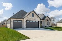 Building Photo - Gorgeous Rental in Wild House East Springfield