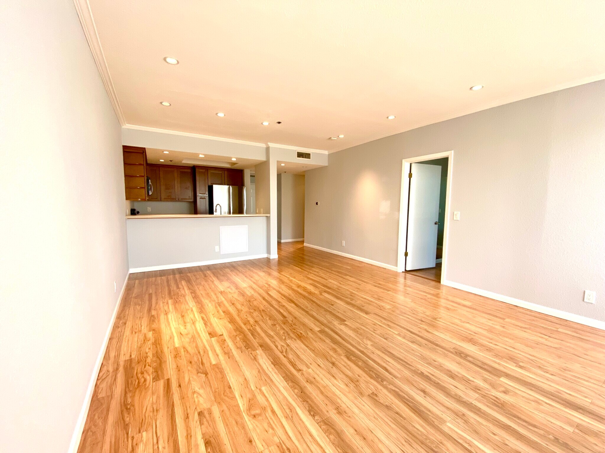 Building Photo - 411 Park Ave