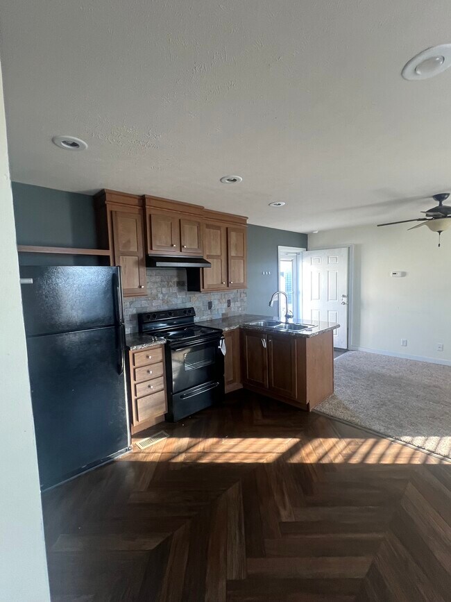 Building Photo - 934 9th St