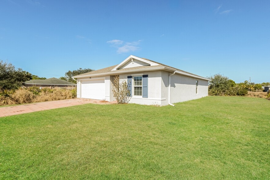 Building Photo - 548 Woodview Dr