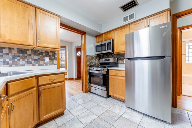 Building Photo - 2513 18th Ave