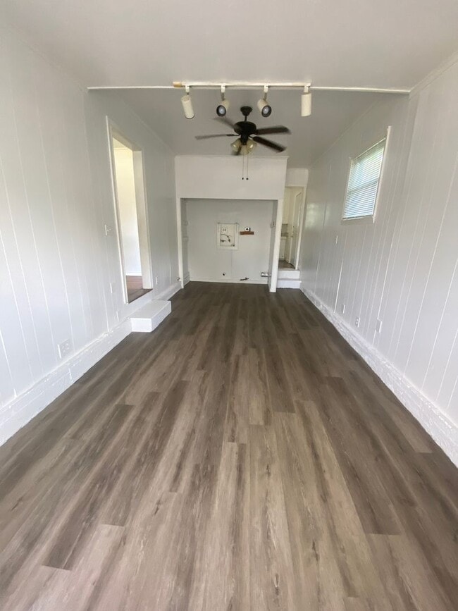 Building Photo - 3 Bedroom 1 Bath House Near Westmoreland R...