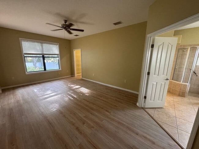 Building Photo - Luxury Living in SummerGlen – Updated 3-Be...
