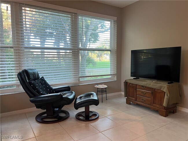 Primary Photo - 1340 Charleston Square Dr