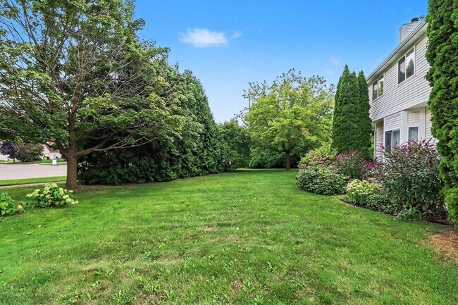 Building Photo - 2457 Cliffside Ct
