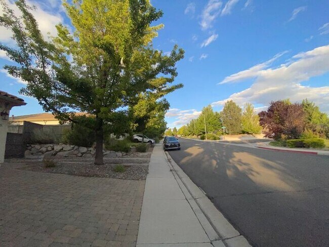 Building Photo - Top of the Hill - Gorgeous 5 Bedroom 3 Bat...